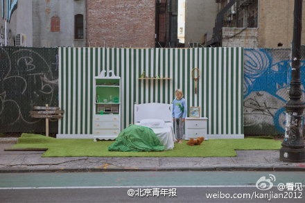 摄影师Justin Bettman收集弃置家具 变成街头摄影景点-6