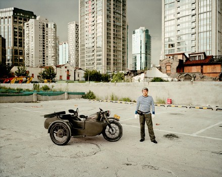 摄影师Aurelien Chauvaud:记录在上海骑三轮摩托车的骑士-1
