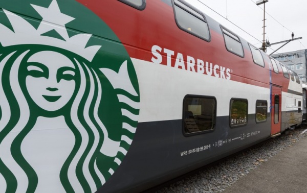 瑞士：星巴克咖啡店竟然开到火车上