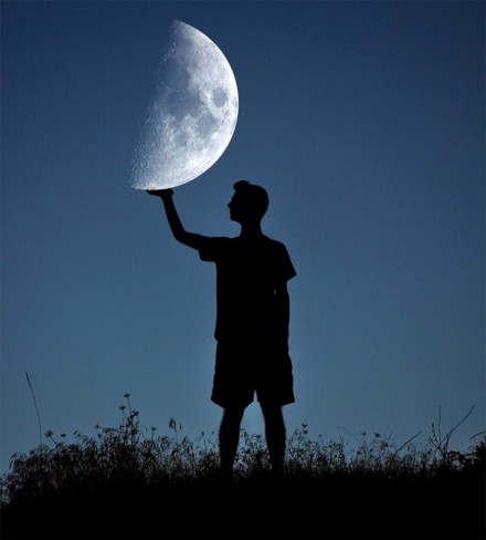 摄影师Adrian Limani 拍摄创意月亮剪影摄影作品-2
