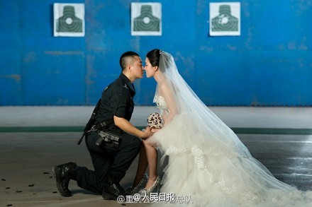 重庆特警婚纱照大片 硬汉的浪漫-2