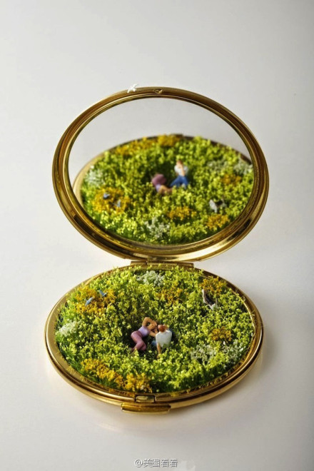 艺术家Kendal Murray 古董镜盒上创作的微缩雕塑作品