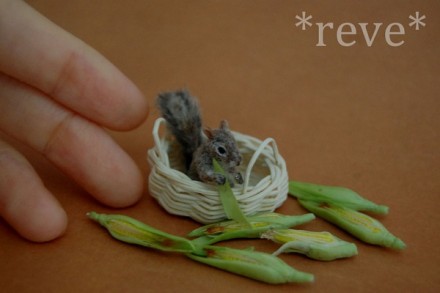 美国雕塑家reve 用粘土制作的指尖上的小动物-1