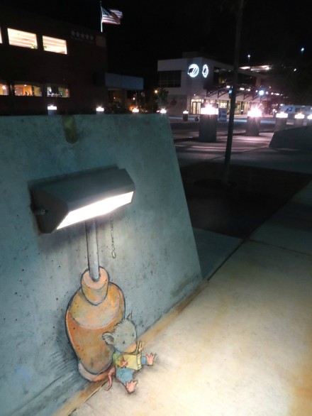 插画家David Zinn 创意街头绘出3D视错觉立体作品-4