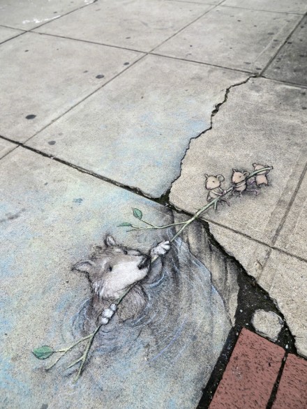 插画家David Zinn 创意街头绘出3D视错觉立体作品-1