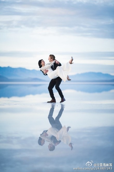 美国摄影师Tony Gambino邦纳维尔盐碱滩浪漫的婚纱照-5
