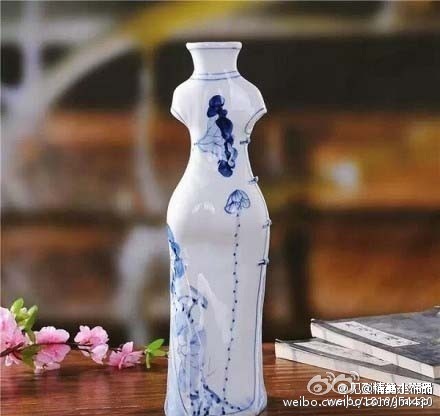 国粹青花瓷做的旗袍摆件 气韵独特 唯美清新-2