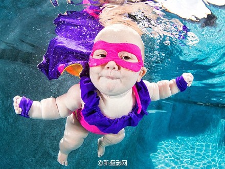 摄影师Seth Casteel给小朋友拍摄可爱的水下照片-4