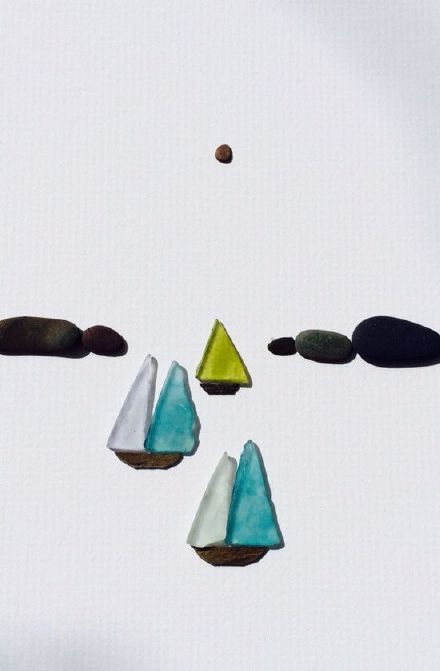 艺术家Sharon Nowlan小石头、碎玻璃、树枝拼凑的艺术品-3