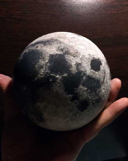 国内网友制作石膏版月球模型-3