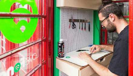 创意时尚 伦敦电话亭变身手机修理店环保又方便