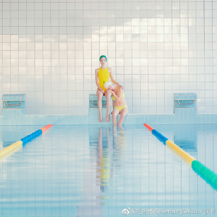 斯洛伐克摄影师Maria Svarbova主题《Girl Pool》作品欣赏-3