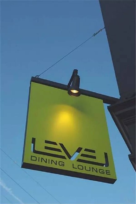国外店铺门头标志招牌设计欣赏-5