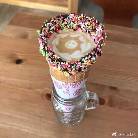 创意时尚 日本咖啡店用蛋筒来装咖啡玩出新花样