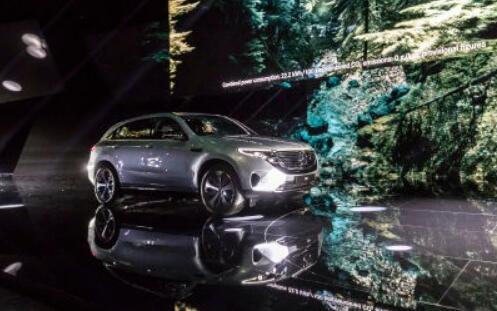 德国奔驰发布首款全电动汽车EQC 向特斯拉发起挑战