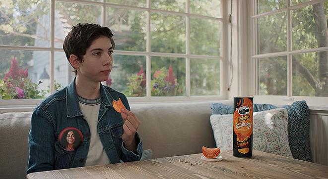 品客广告视频欣赏全新的Pringles Scorchin口味薯片